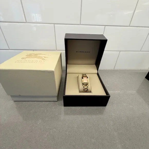 Burberry Women's Class Stainless Steel Silver Rose Gold Tone Quartz Movement EUC - Picture 5 of 16